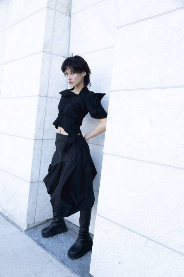 Solouk Inward Turn Top - Black