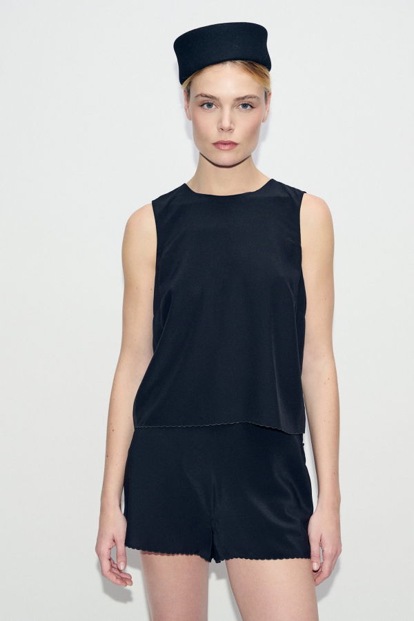 Silk Laundry Scallop Elena Sleeveless Top - Black