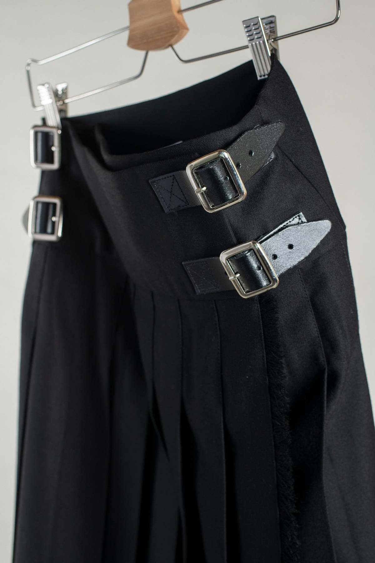 Le Kilt Midi Kilt Skirt - Black Oban - Image 4 of 5