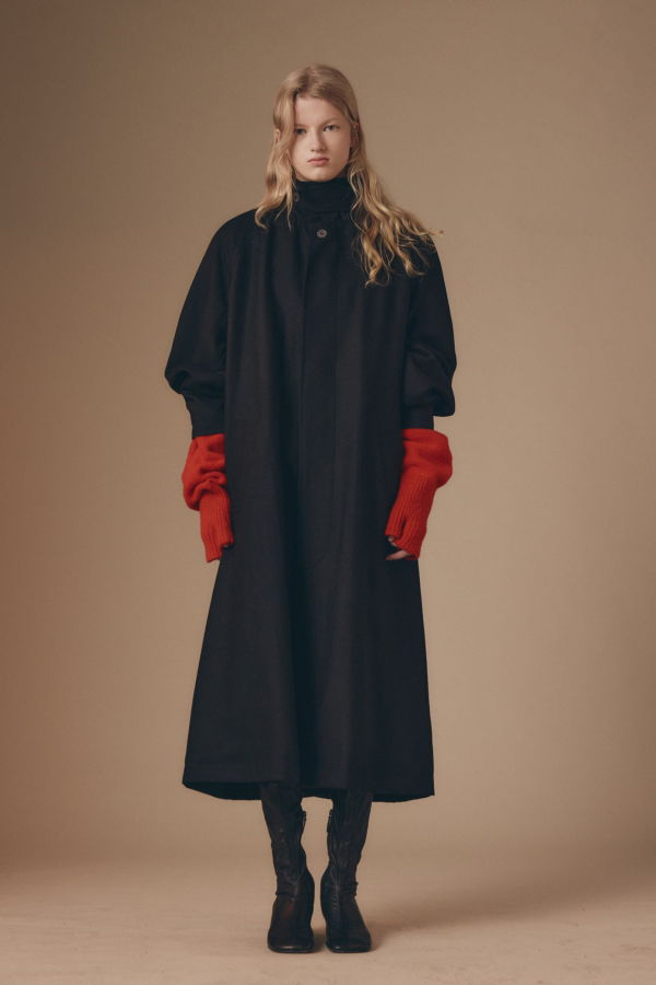 Rus Tsuyu Trench Coat - Black