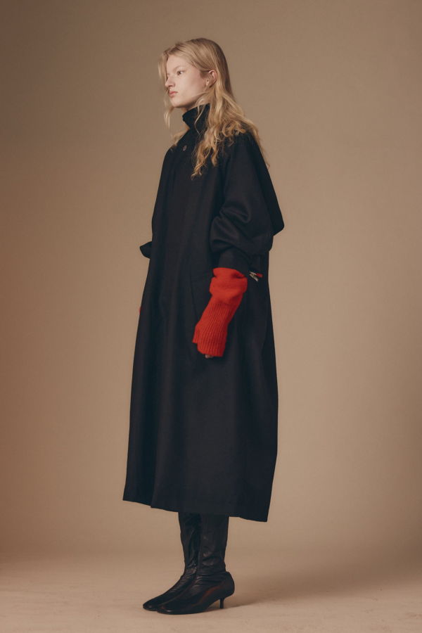 Rus Tsuyu Trench Coat - Black