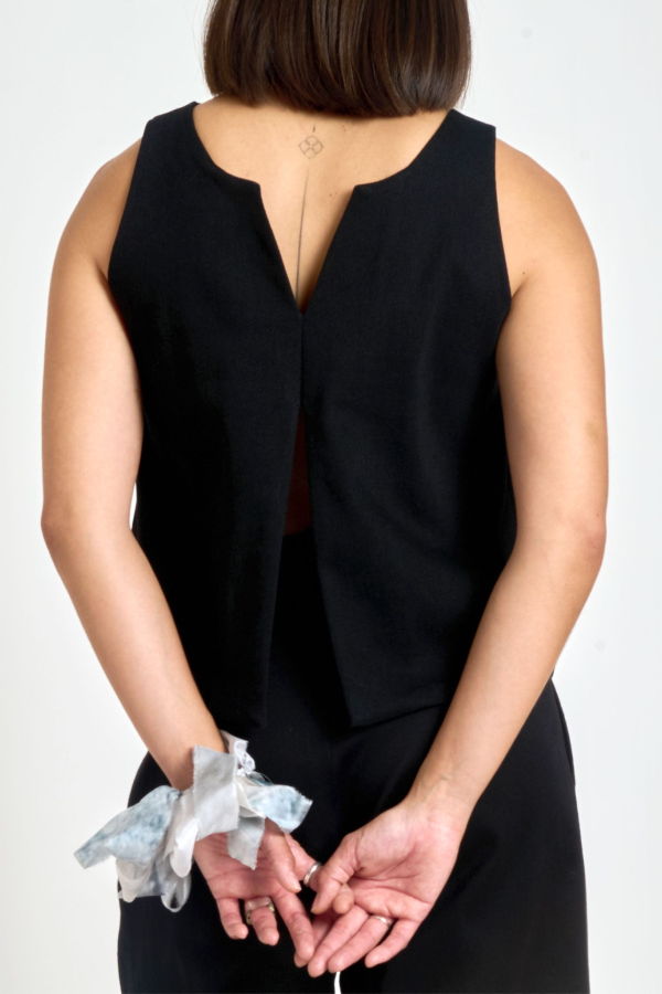 KAAREM Halite Easy Curved Back Split Top