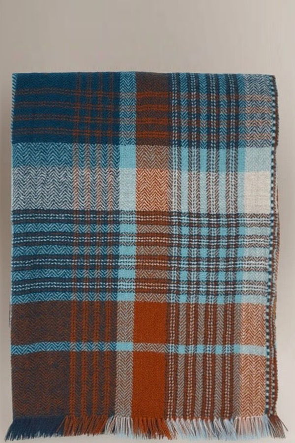 Moismont Dahlia No. 81 Throw Blanket