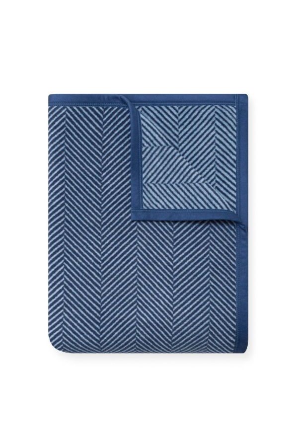 CHAPPY WRAP Harborview Herringbone Blanket - Navy