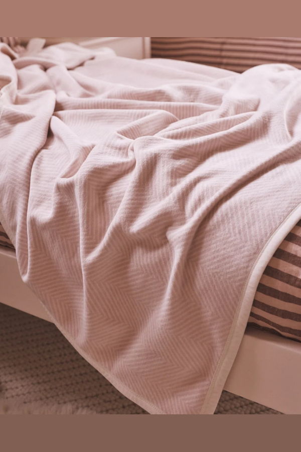 CHAPPY WRAP Harborview Herringbone Blanket - Ballet Pink