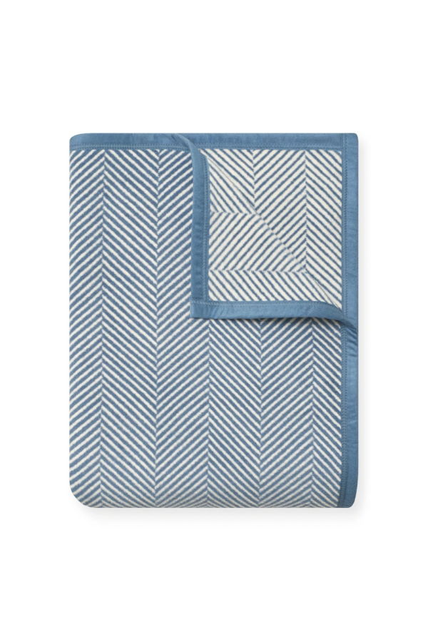CHAPPY WRAP Harborview Herringbone Blanket - Cornflower