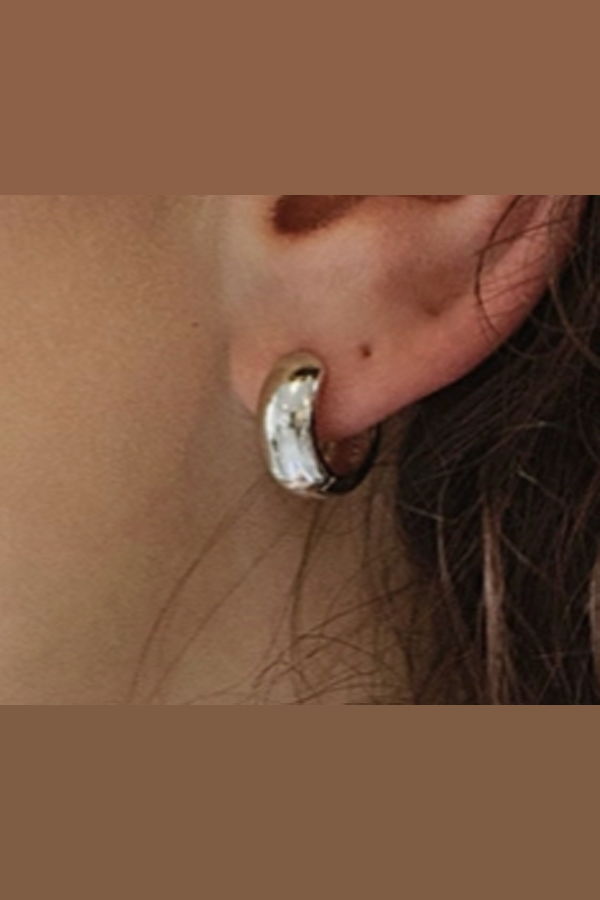Kara Yoo Jane Hoops - Gold