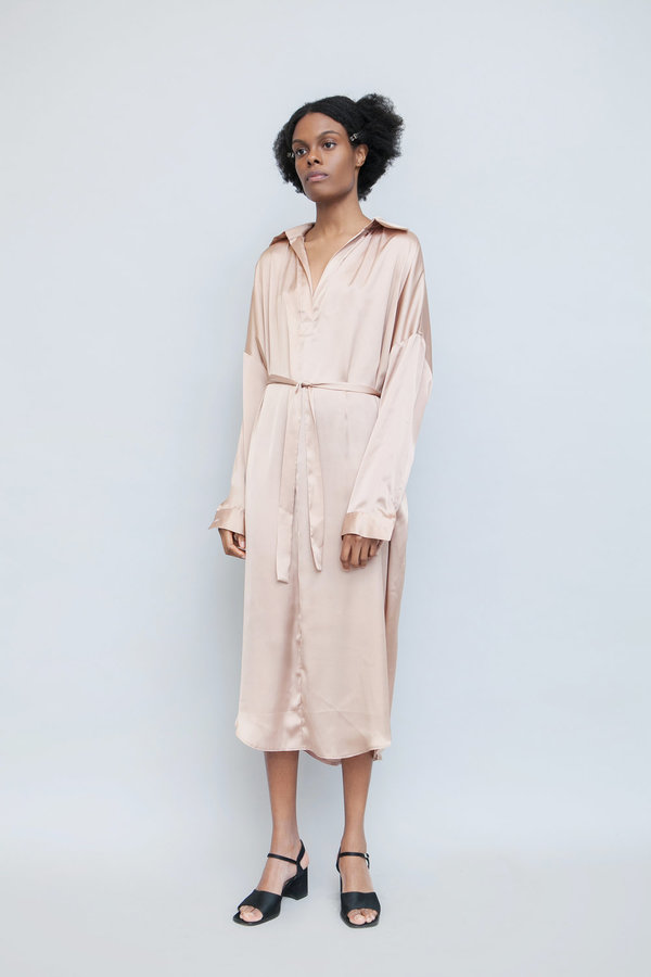 shirt dress nude Vestido Marielos Maxi Shirt - Nude Combinado