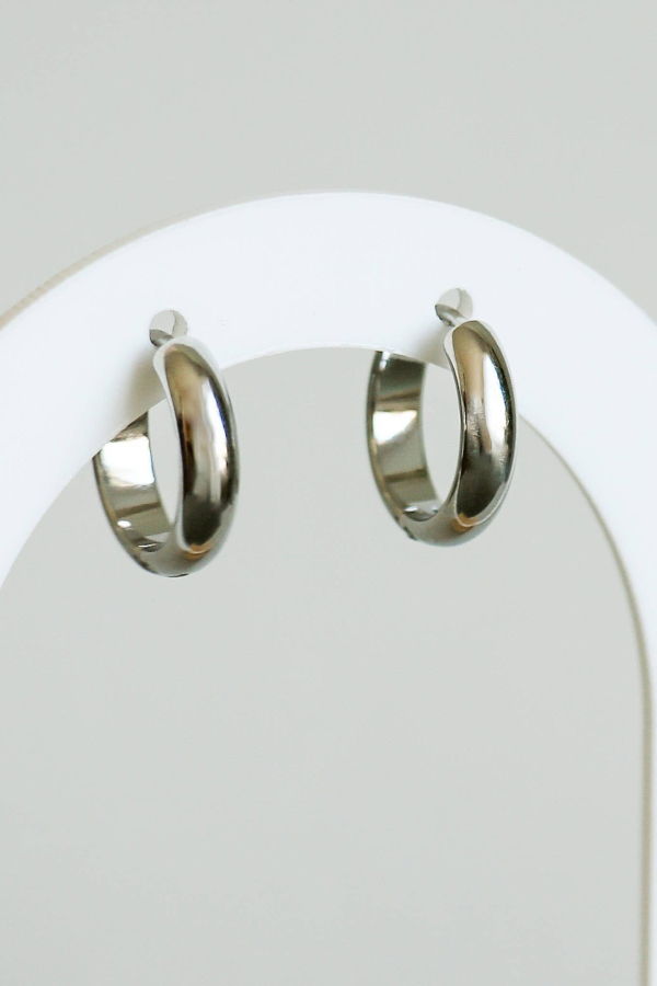 Horace Jewelry Cercia 15mm Hoop Earrings