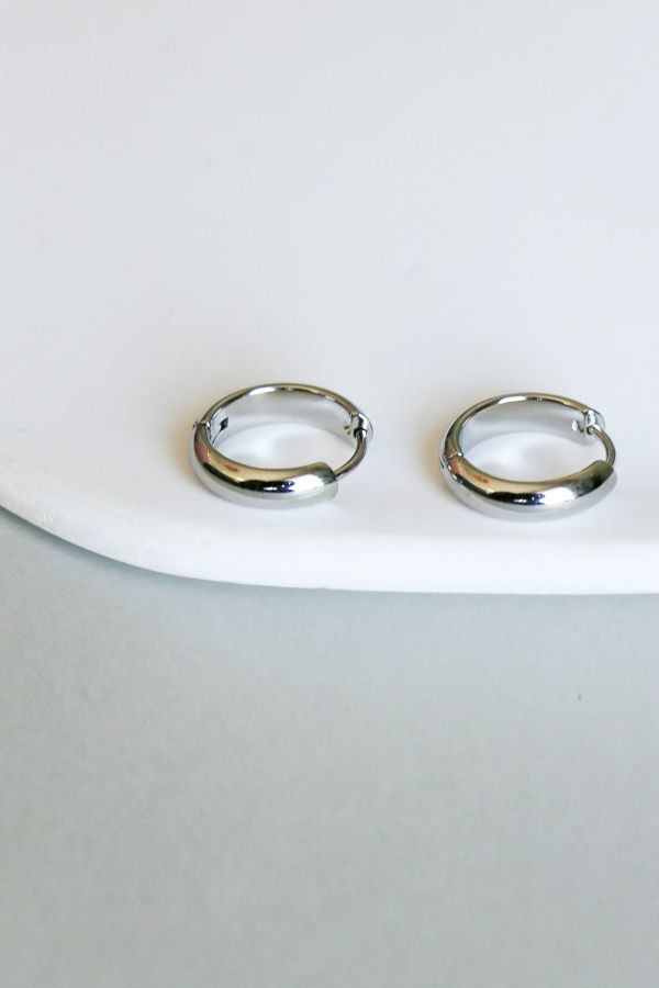 Horace Jewelry Cercia 15mm Hoop Earrings