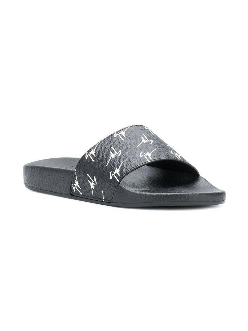 サンダル・ミュール GIUSEPPE ZANOTTI SS22 SLIDE SANDALS WITH LOGO (RS20032_001) Giuseppe Zanotti Brett Logo Zip Slides | Silver | FARFETCH