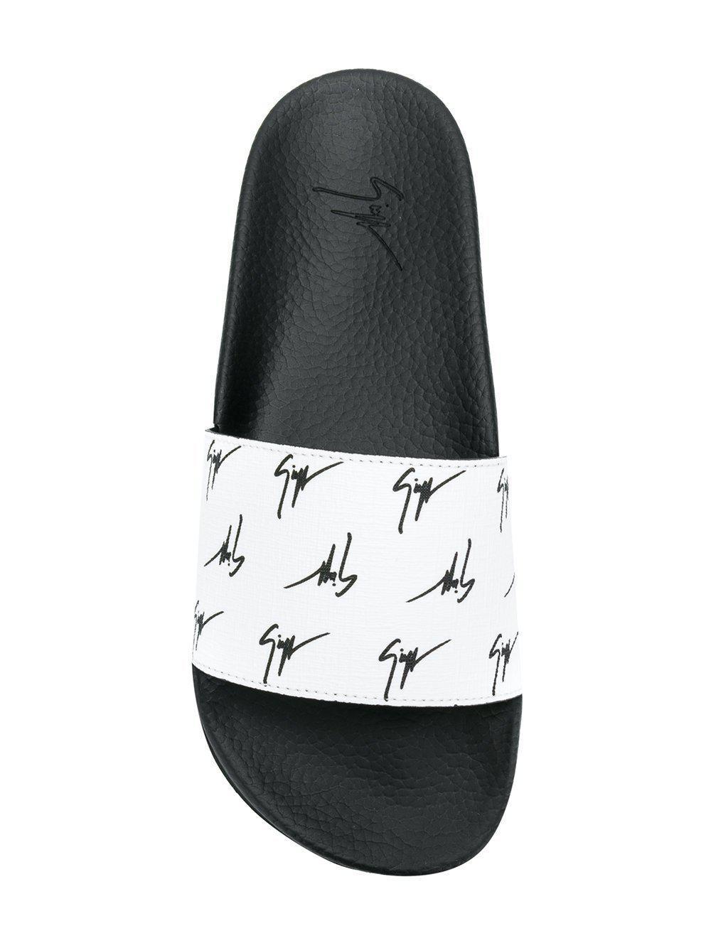 サンダル・ミュール X Bananya Logo-print Open-toe Slides Gucci X Bananya Logo-print Open-toe Slides - Runway Catalog