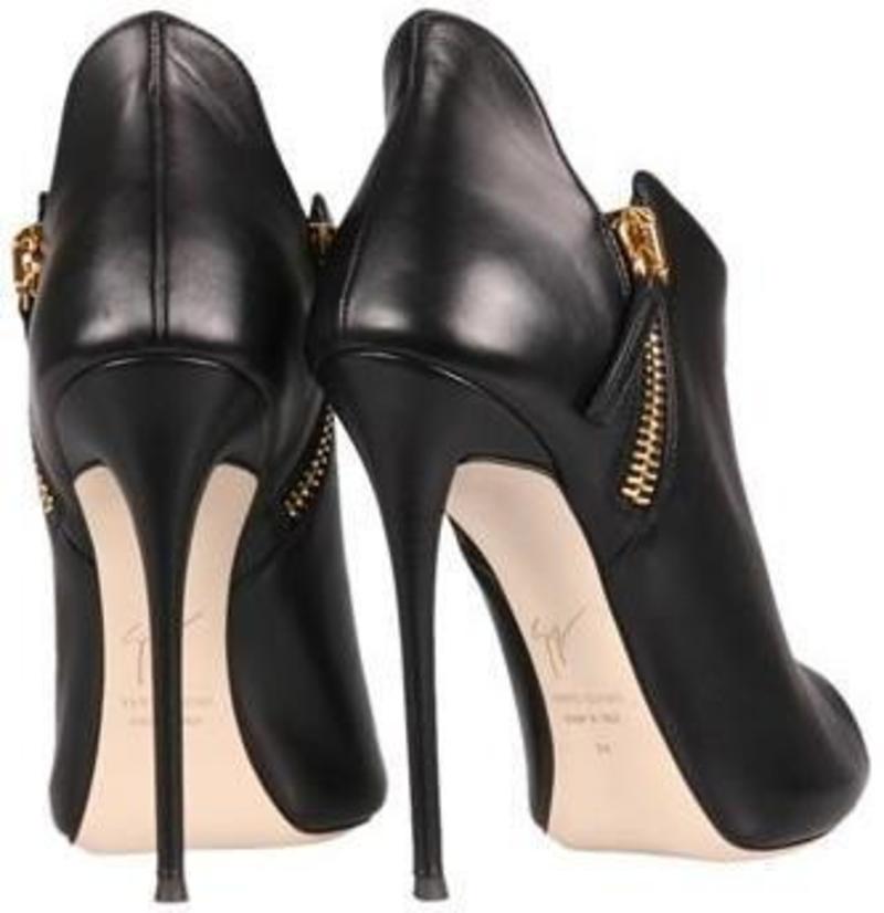 (セール）GIUSEPPE ZANOTTI Malika Peepトゥブーティ Giuseppe Zanotti Malika Peep Toe Booties - Black | Garmentory
