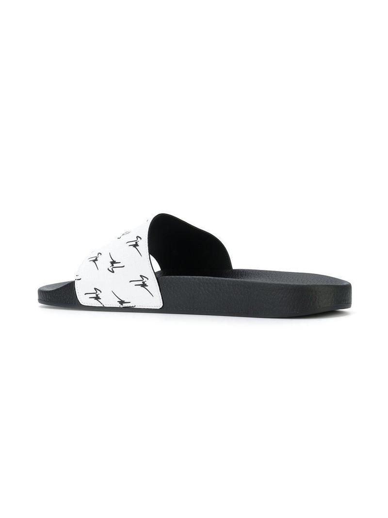 サンダル・ミュール GIUSEPPE ZANOTTI SS22 SLIDE SANDALS WITH LOGO (RS20032_001) Giuseppe Zanotti Logo Print Slides - White | Garmentory