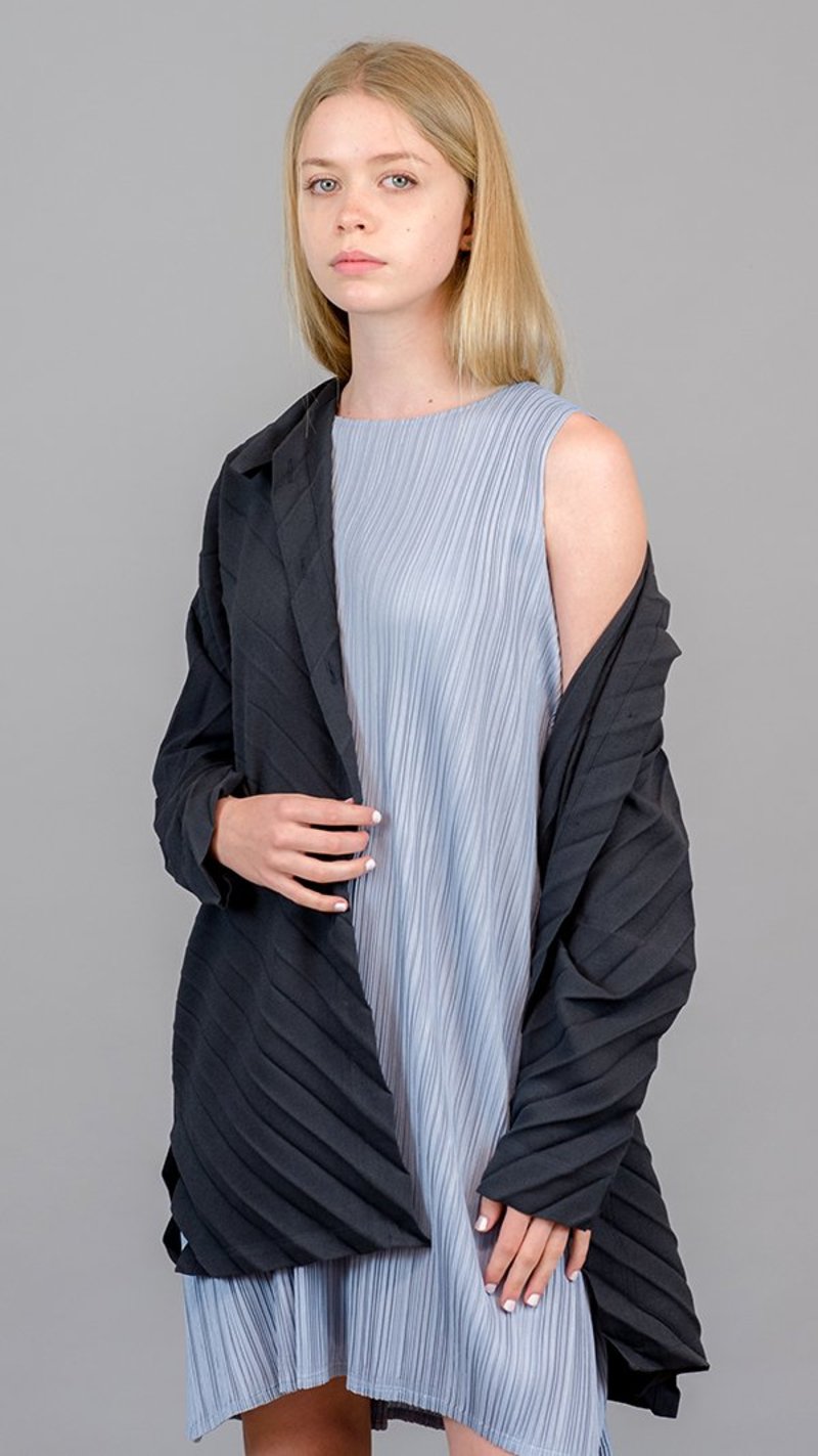 ISSEY MIYAKE - ISSEY MIYAKE ANGLED PLEATS 新作品 ISSEY MIYAKE ANGLED PLEATS 新作品（Issey Miyake Angle Pleats