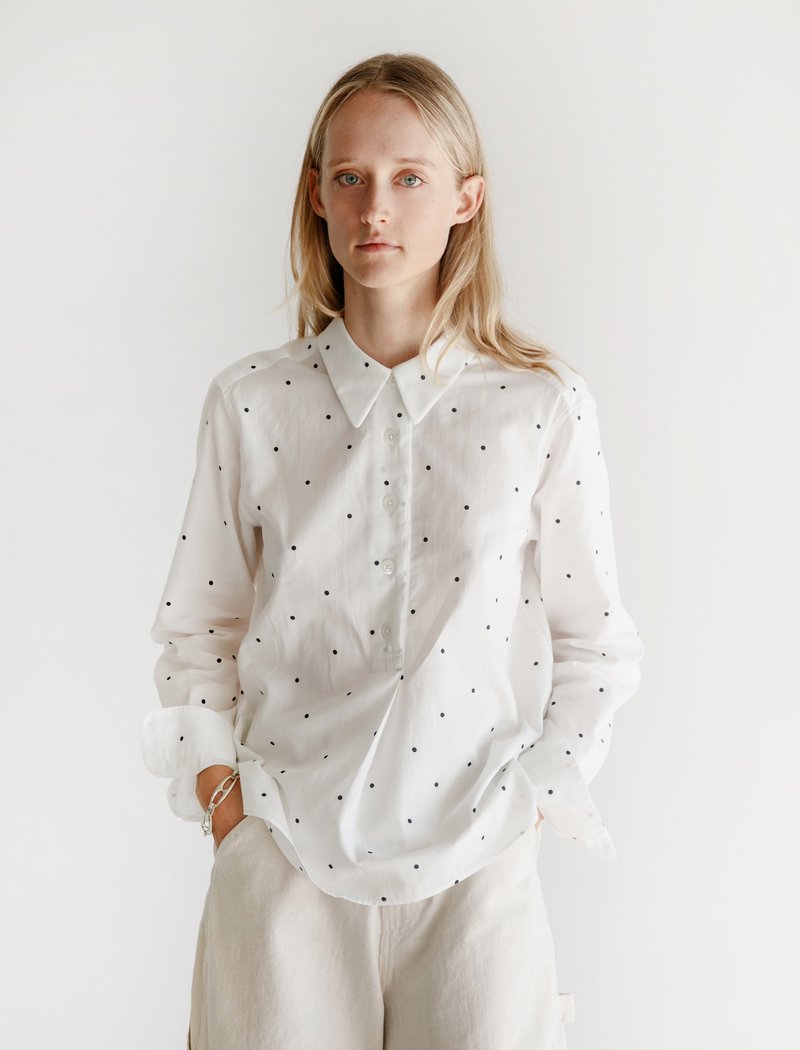 美品 マーガレットハウエル リネン100% ドット柄 半袖 ブラウス シャツ MARGARET HOWELL 半袖ドット柄シャツ リネン100】マーガレットハウエル