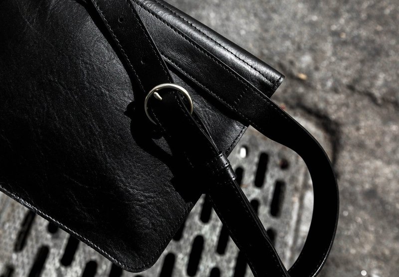 Minor History Toutrist - Black