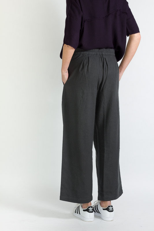 BLACK CRANE PLEATS PANT BLACK CRANE PLEATS PANT