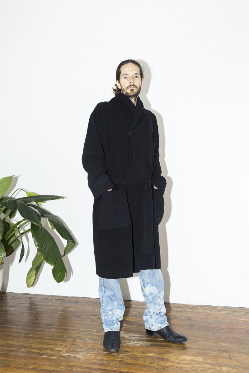 寂然たるrobe coat Men's Assembly New York Black Robe Coat | Garmentory