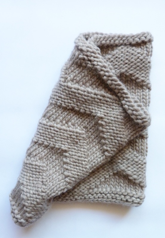 good night, day Minto Chevron reversible Cowl good night, day Minto Chevron reversible Cowl