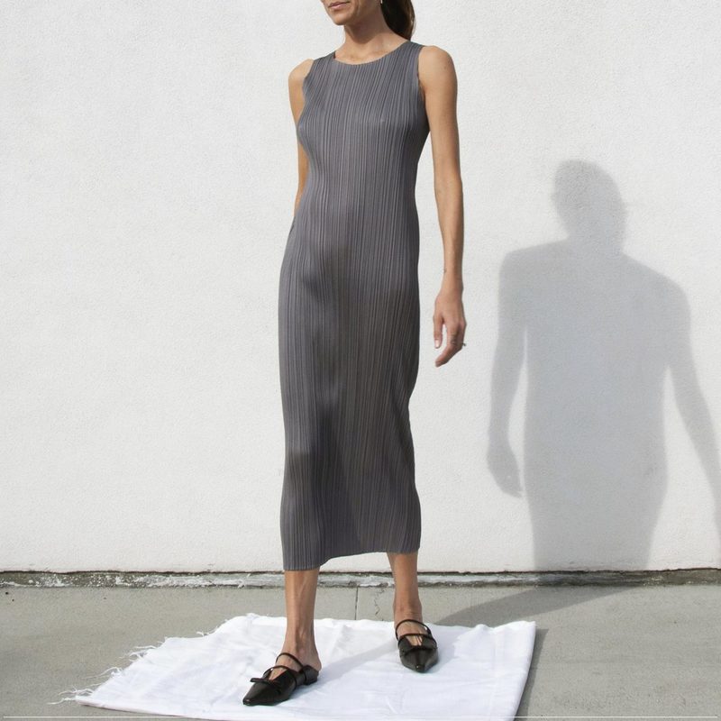 ワンピース ISSEY MIYAKE EMERGE LONG DRESS (IM46KH798 11 LIGHT GRAY) Issey Miyake Pleats Please Classic Sleeveless Dress - Gray
