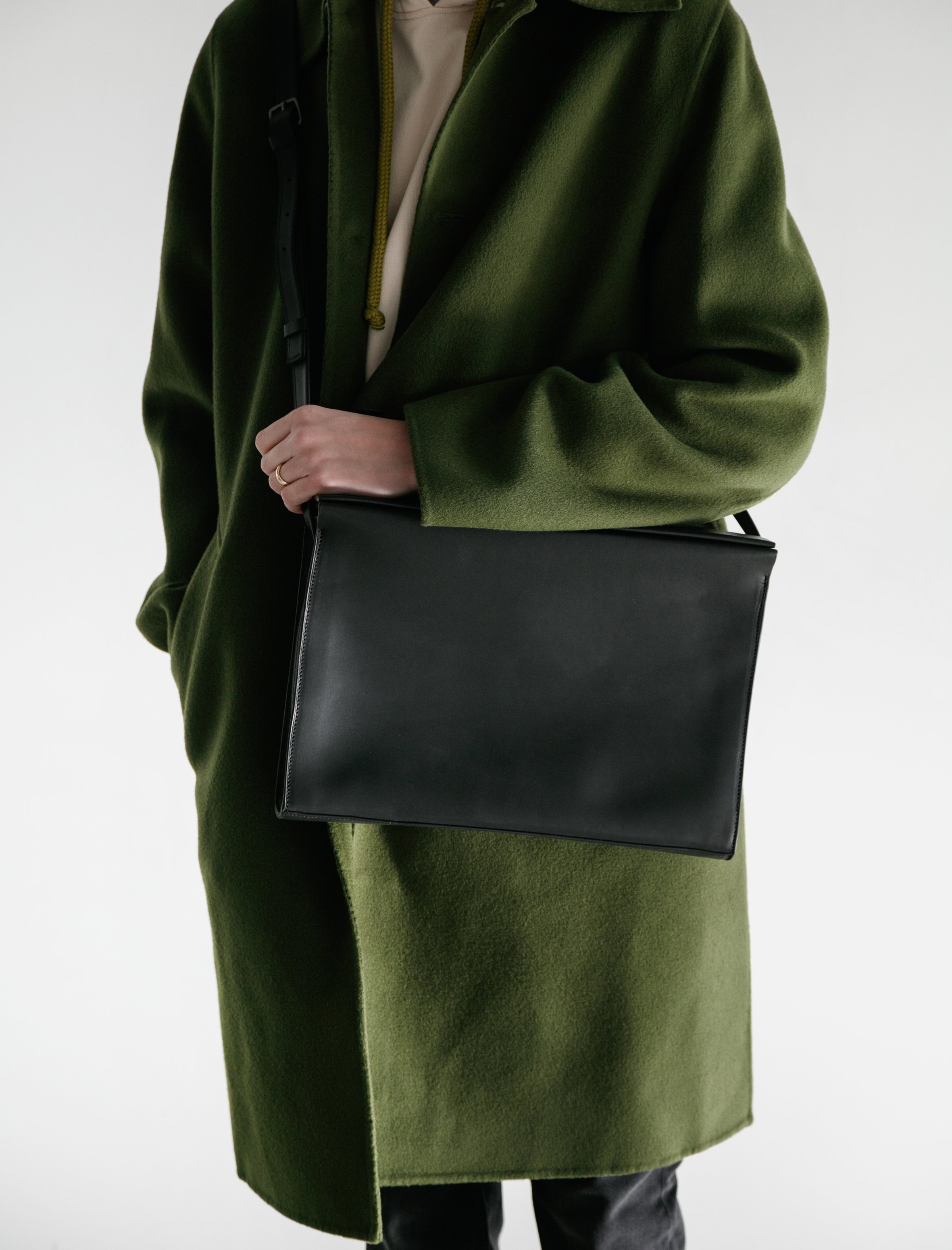 Isaac Reina Double Calf 987 Hitchcock Messenger Bag Black Garmentory