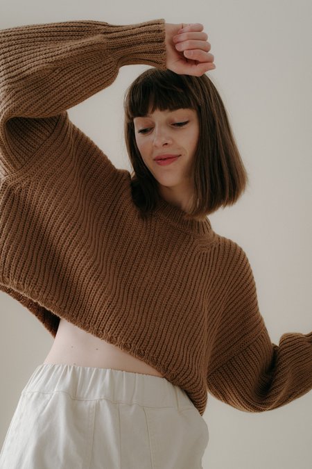 FIRST RITE CROP CREW SWEATER - CAMEL 