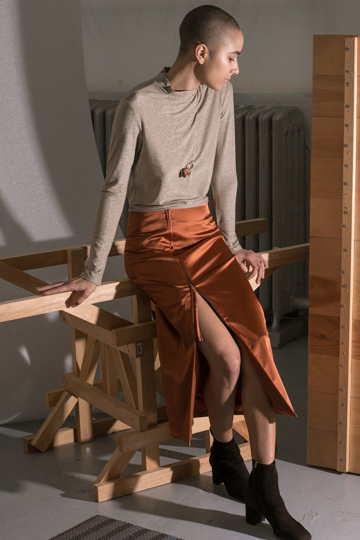 新品未開封☆Wellness　Twist Slit Skirtブラウン S Nomia Zip Slit Skirt - rust | Garmentory