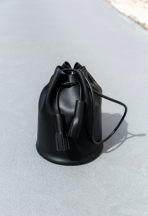BUILDING BLOCK BUCKET BAG - BLACK BUILDING BLOCK BUCKET BAG - BLACK