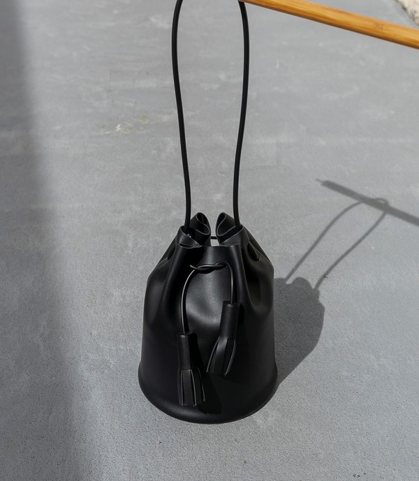 BUILDING BLOCK BUCKET BAG - BLACK BUILDING BLOCK BUCKET BAG - BLACK