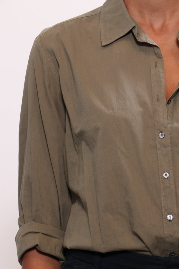【新品未使用】XiRENA cottonシャツ カーキ Xirena Beau Shirt - Eco Green | Garmentory