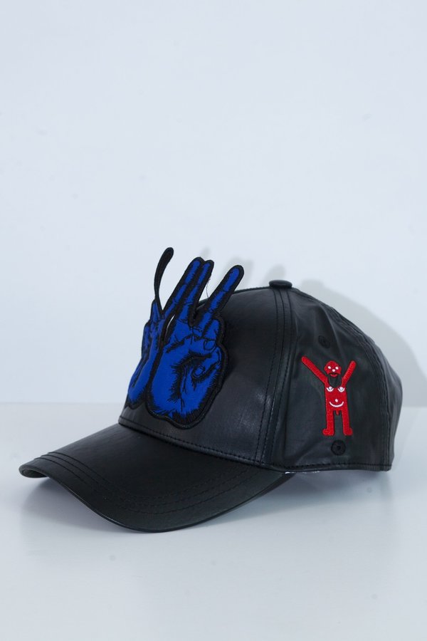 W Peace Cap - Black | Garmentory
