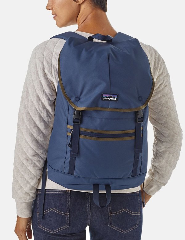 patagonia navy backpack