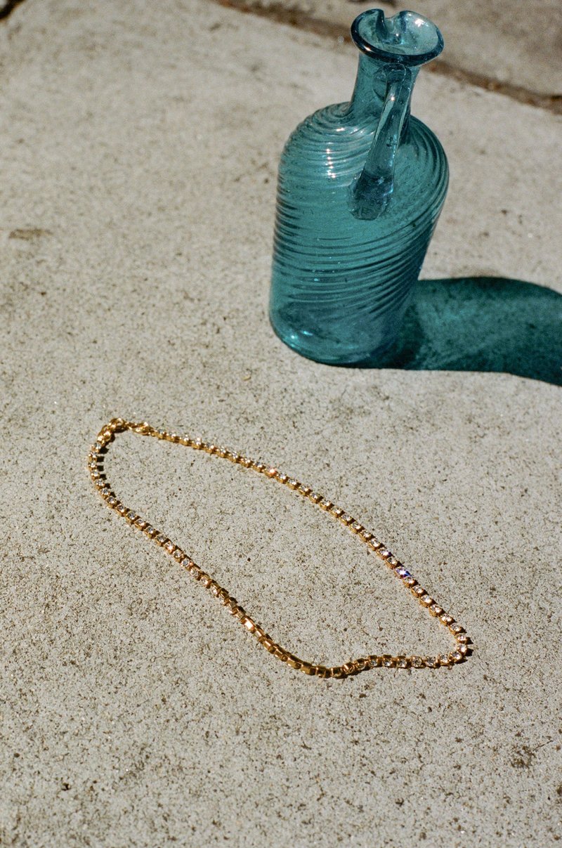 mondo mondo ネックレス Crystal Choker in Gold Crystal Choker in Gold – Mondo Mondo