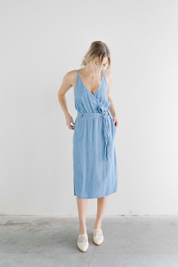 Bella Dahl Chambray Front Cross Midi Dress - Delsowash | Garmentory
