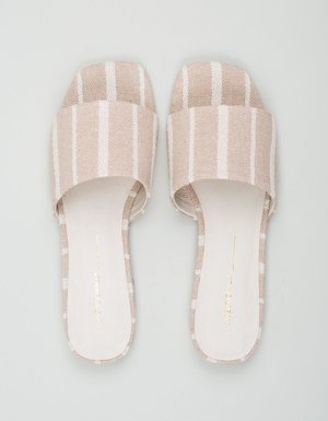 "INTENTIONALLY __________." Jessica Sandal "INTENTIONALLY __________." Jessica Sandal