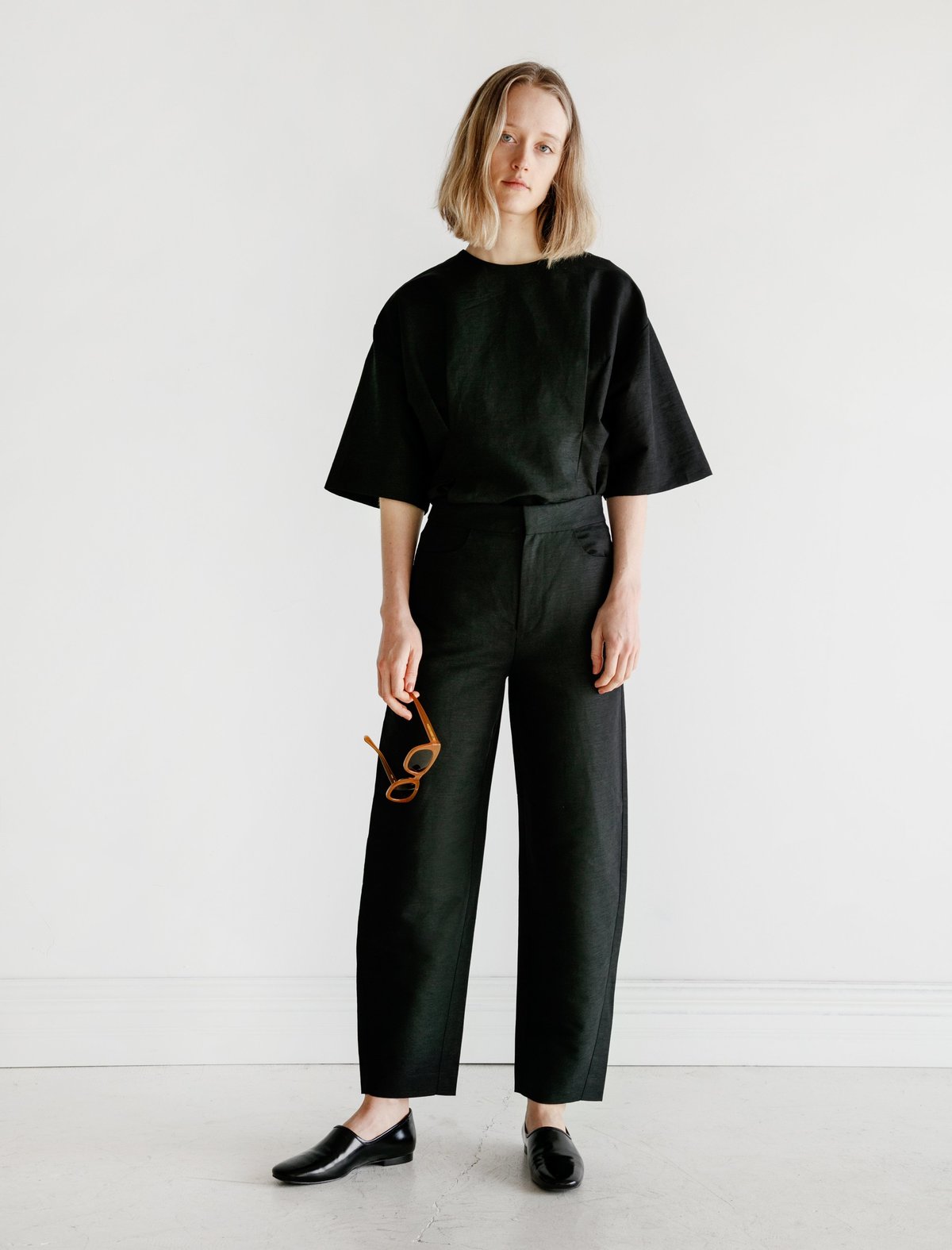 Totême Novara Linen Trousers - Black | Garmentory