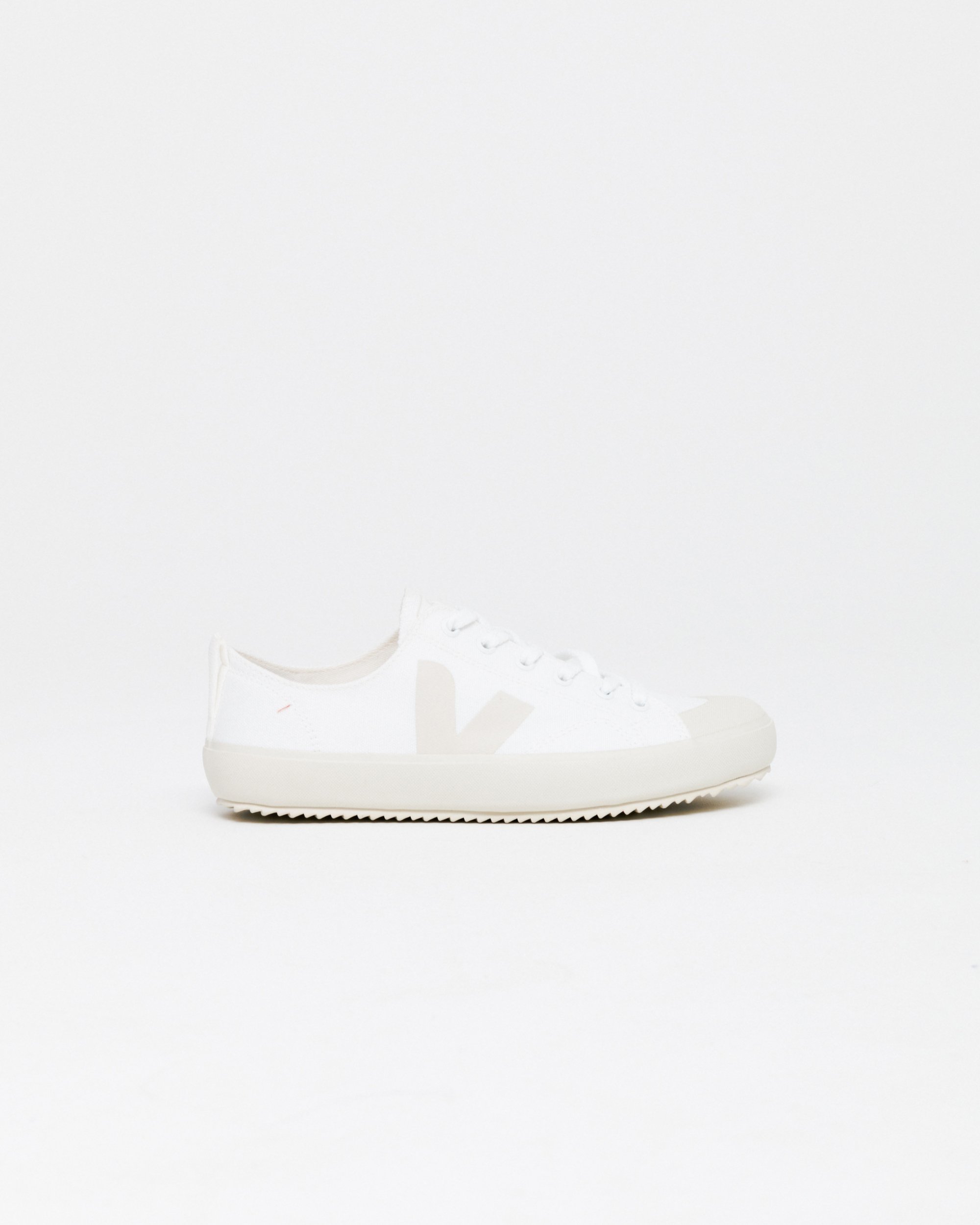 veja nova canvas white pierre