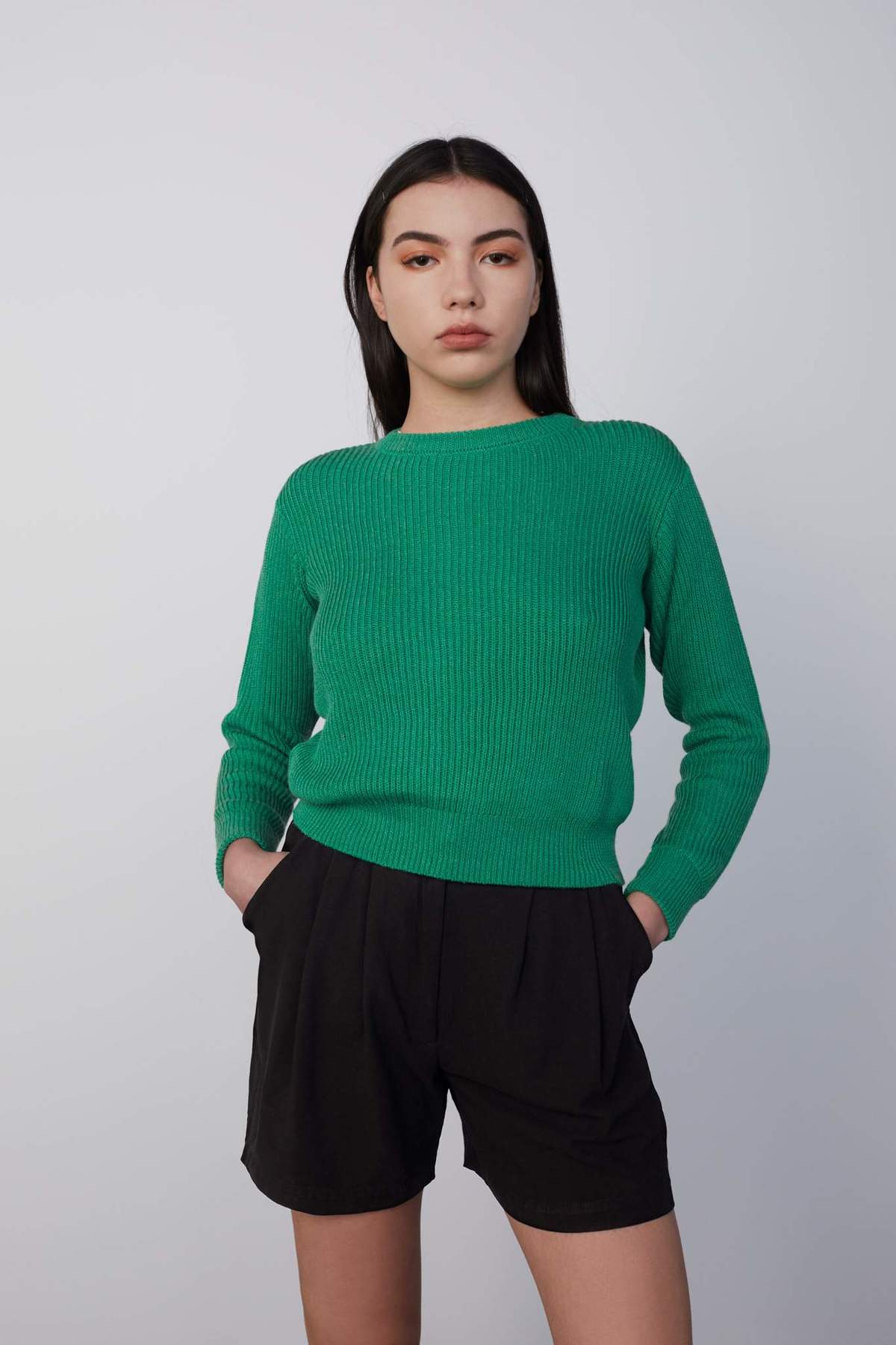 Decade Studio Mary - Emerald - Image 1 of 10