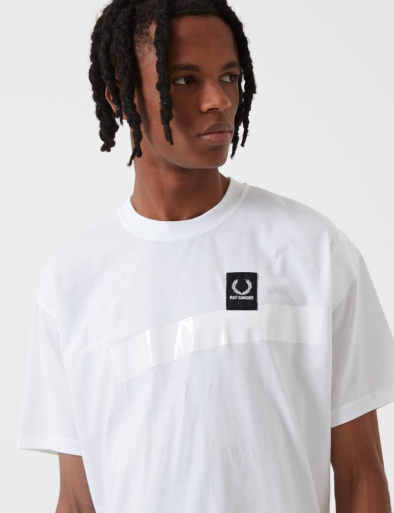 Fred Perry Tape ロゴ Tシャツ ホワイト Fred Perry x Raf Simons Tape Detail T-Shirt - White | Garmentory