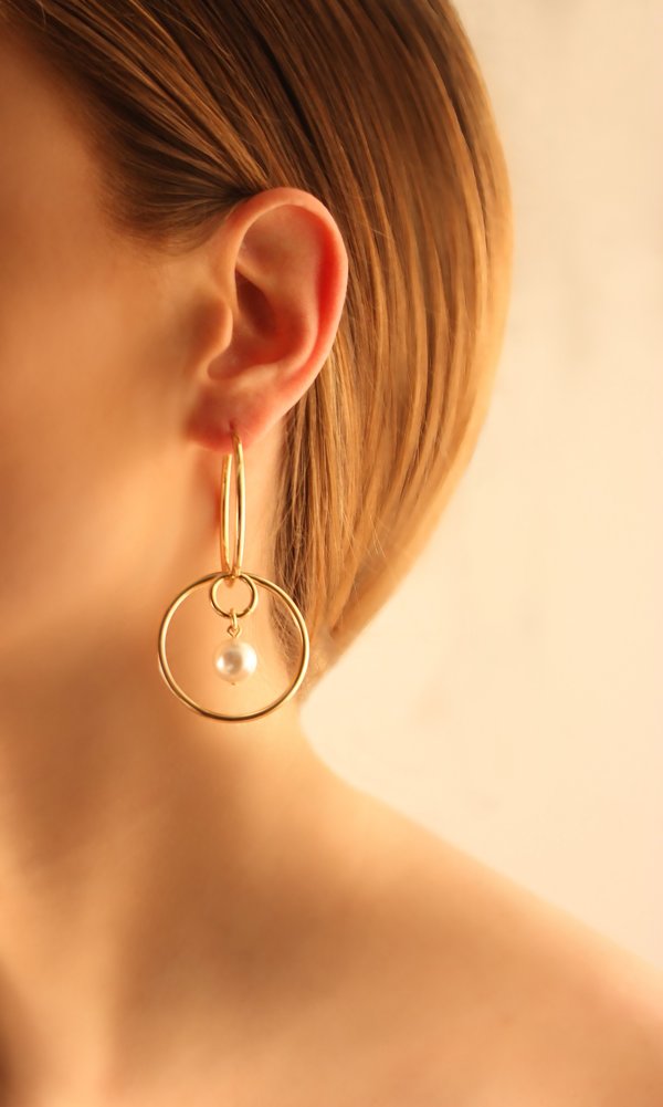 Joomi Lim Medium Hoop Earrings With Pearl Drops - Gold/White Joomi Lim Medium Hoop Earrings With Pearl Drops - Gold/White