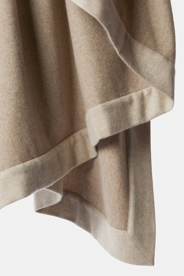 Oyuna Etra Heavyweight Timeless Luxury Cashmere Throw - Melange Taupe/Beige Oyuna Etra Heavyweight Timeless Luxury Cashmere Throw - Melange Taupe/Beige
