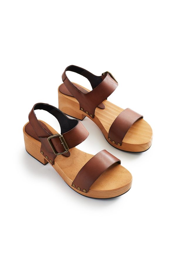 Lisa B. double strap leather clogs - tan