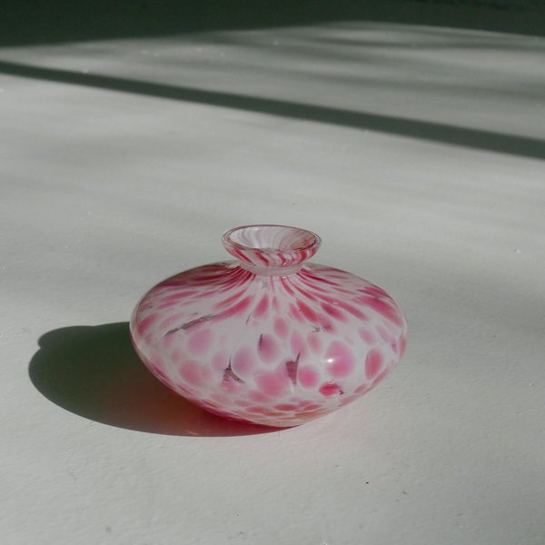 Vintage Leigh Collective Squish Bud Vase - White/Dark Pink Speckle Vintage Leigh Collective Squish Bud Vase - White/Dark Pink Speckle