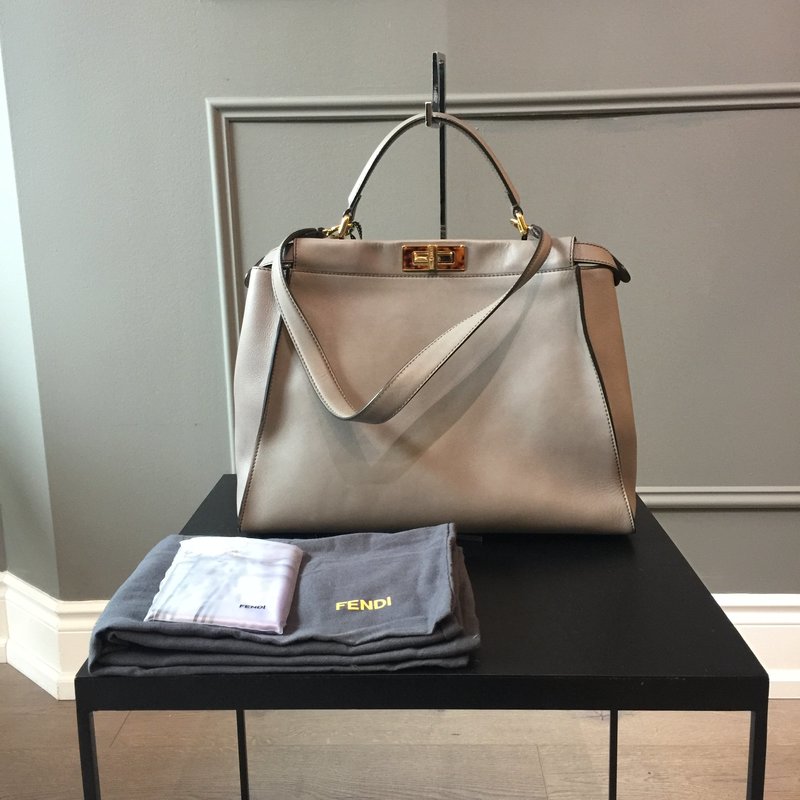 ◆希少◆VINTAGE◆関送込【FENDI】peekaboo*カーフ*ソフトバッグ FENDI Unveils the Peekaboo Soft Small Bag with a Striking