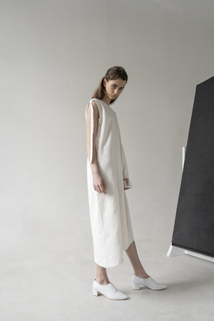 K M by L A N G E LINEN REMOVABLE SLEEVE DRESS - WHITE K M by L A N G E LINEN REMOVABLE SLEEVE DRESS - WHITE