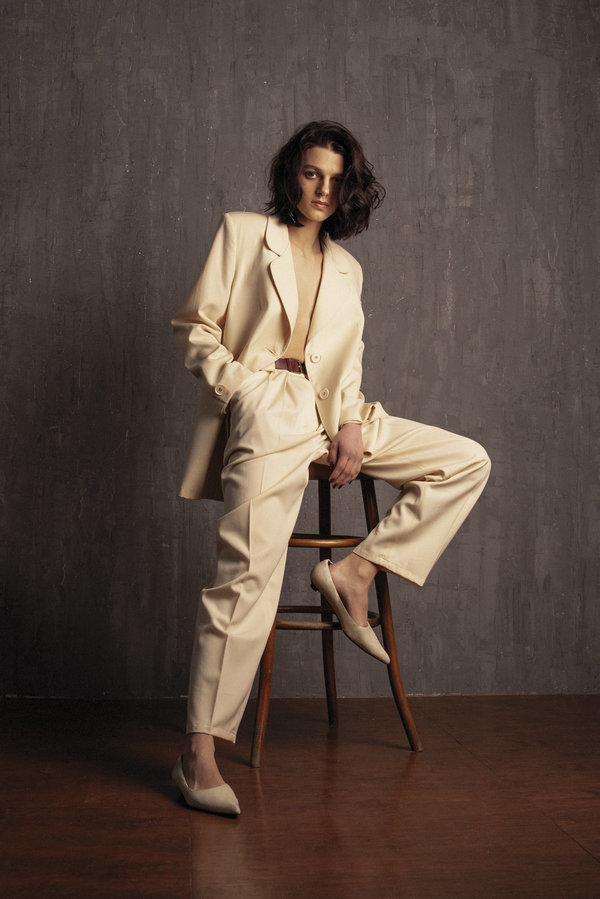 K M by L A N G E VINTAGE WOOL GENTLEWOMAN PANTSUIT CREAM on Garmentory - Main Image