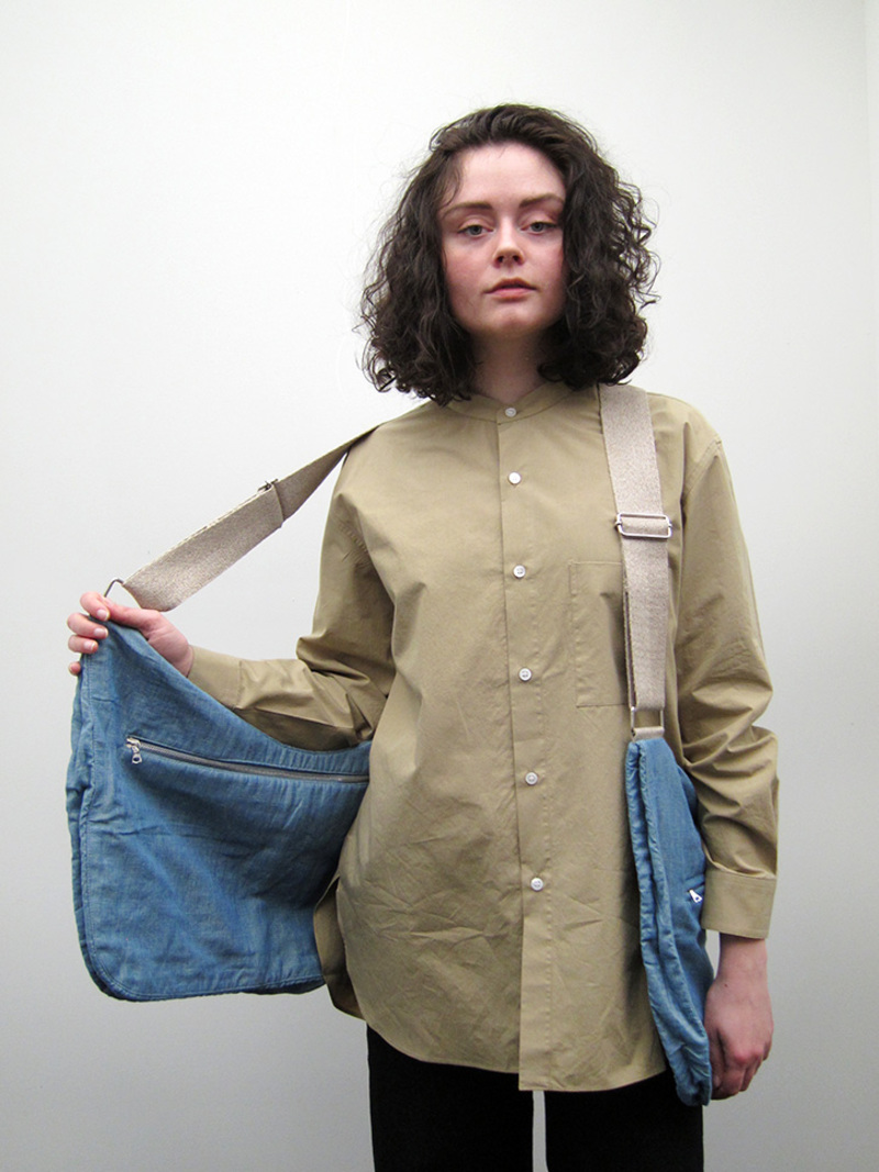 BLESS demimoore bag ベージュリネン Bless Demimoore Bag, Jeansmelange– Stand Up Comedy