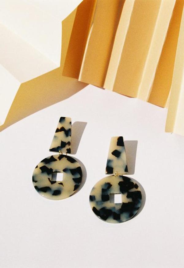Après Ski Derviche Earrings - Beige Carey Après Ski Derviche Earrings - Beige Carey