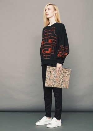 Berenik COTTON JERSEY mask embroidery OVERSIZED SWEATER - BLACK/RED Berenik COTTON JERSEY mask embroidery OVERSIZED SWEATER - BLACK/RED